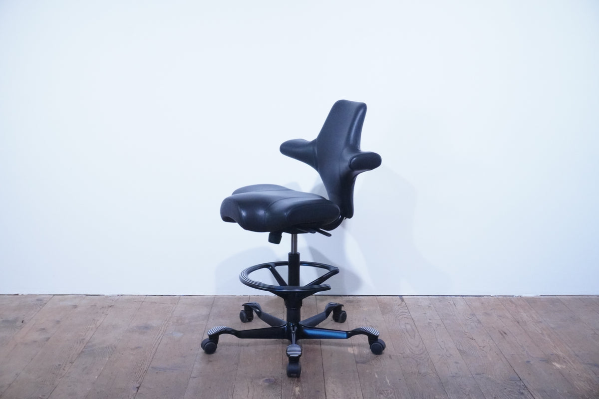 HAG Capisco 8106 Sattelstuhl mit Fussring Leder schwarz