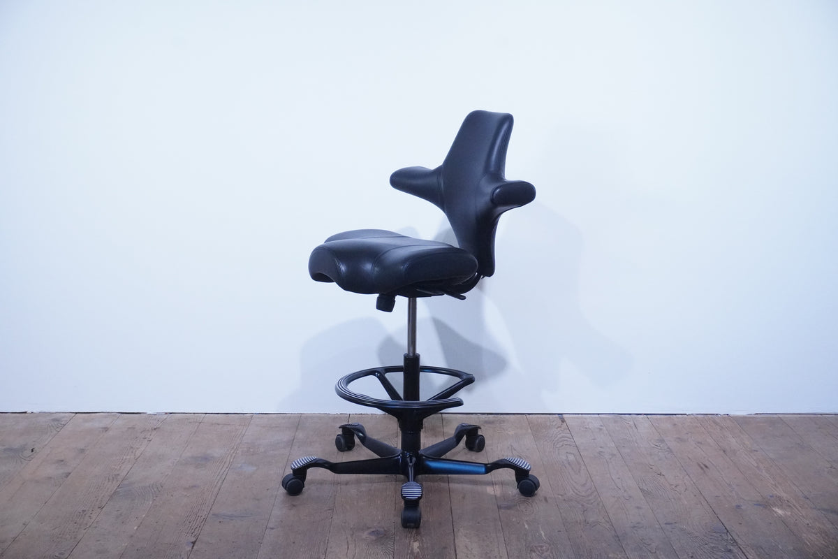HAG Capisco 8106 Sattelstuhl mit Fussring Leder schwarz
