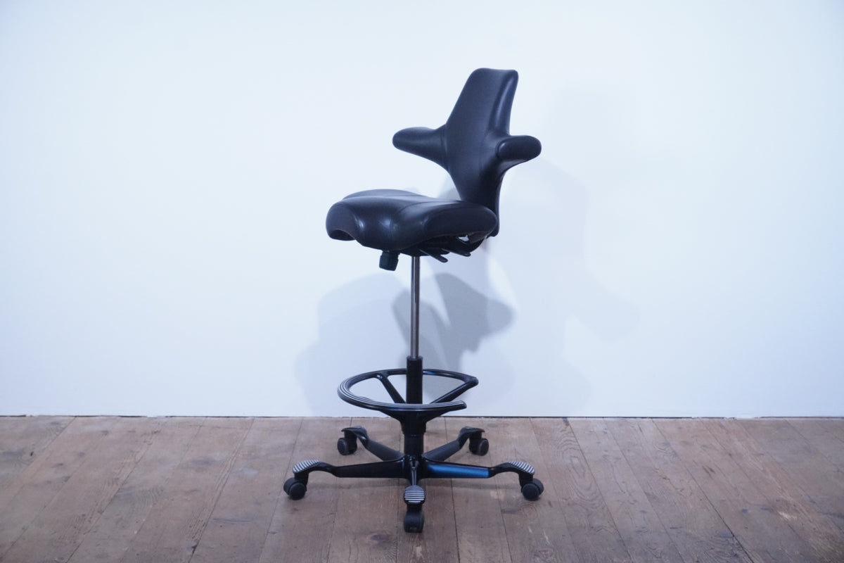 HAG Capisco 8106 Sattelstuhl mit Fussring Leder schwarz
