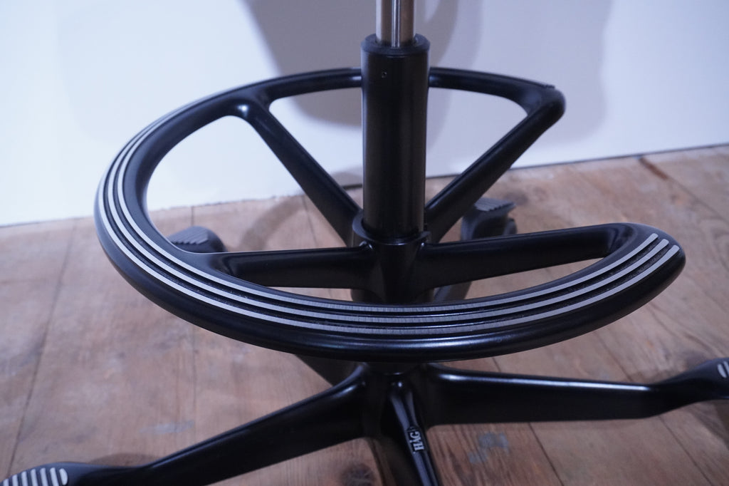 HAG Capisco 8106 Sattelstuhl mit Fussring Leder schwarz