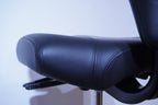 HAG Capisco 8106 Sattelstuhl mit Fussring Leder schwarz