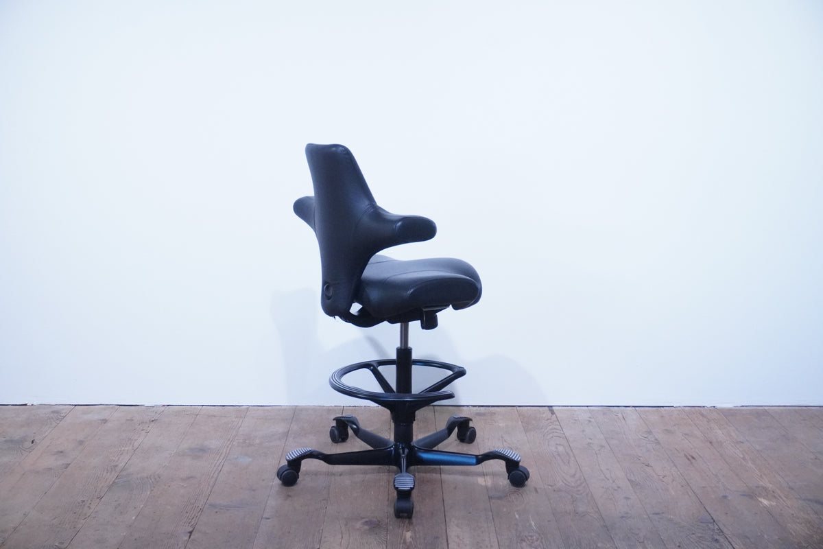HAG Capisco 8106 Sattelstuhl mit Fussring Leder schwarz