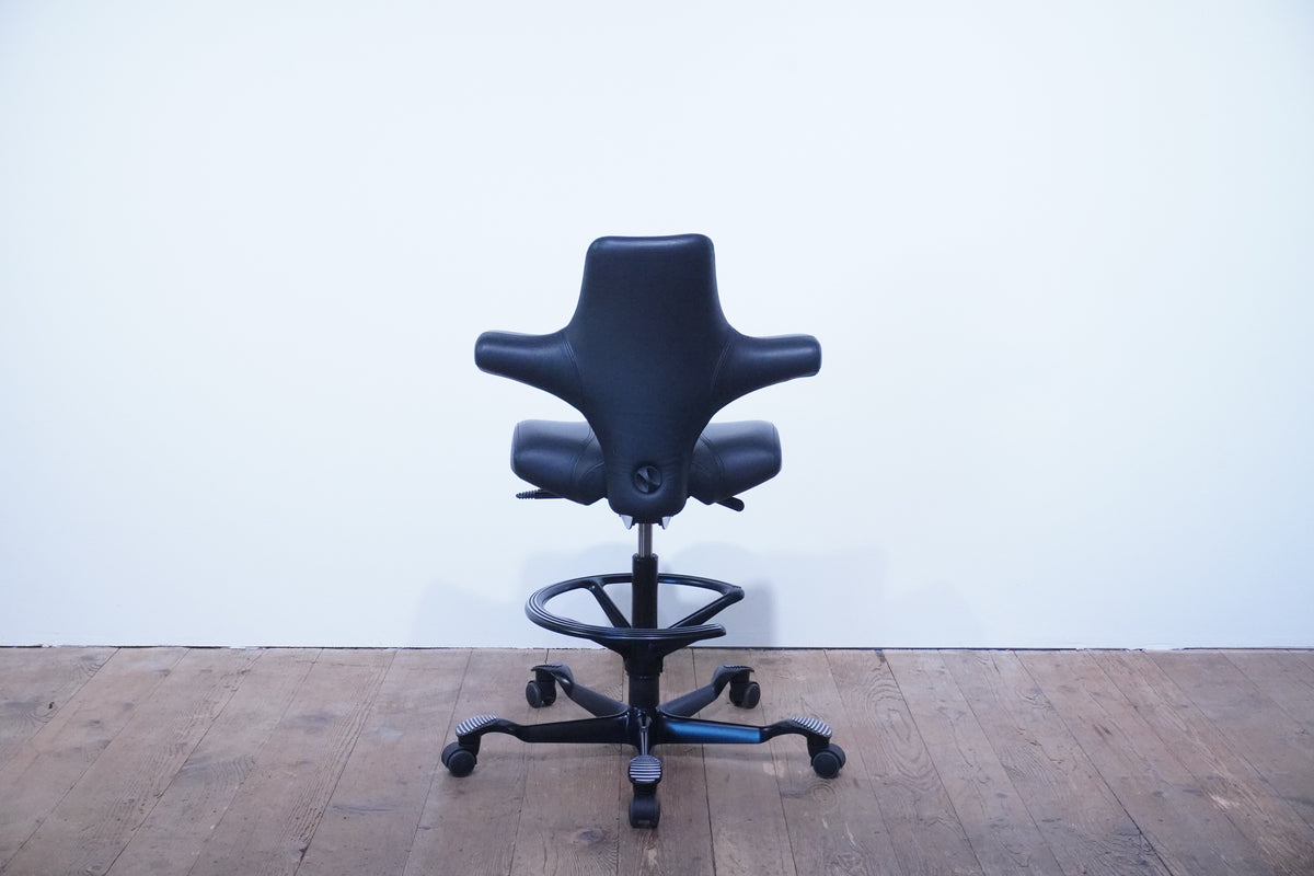 HAG Capisco 8106 Sattelstuhl mit Fussring Leder schwarz