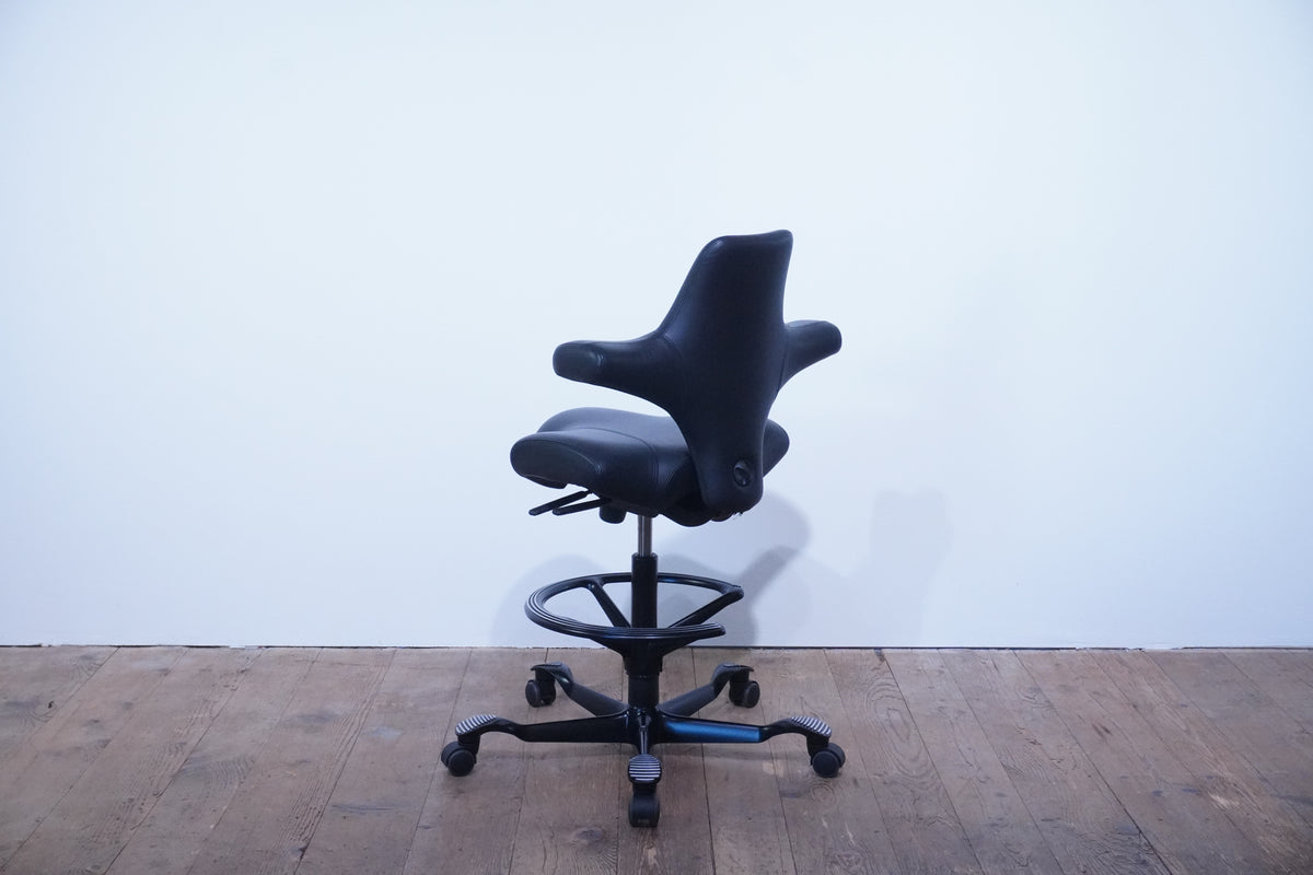 HAG Capisco 8106 Sattelstuhl mit Fussring Leder schwarz