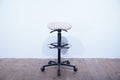 Anatom Silya Hocker Arbeitsstuhl Hochstuhl Microfaser beige