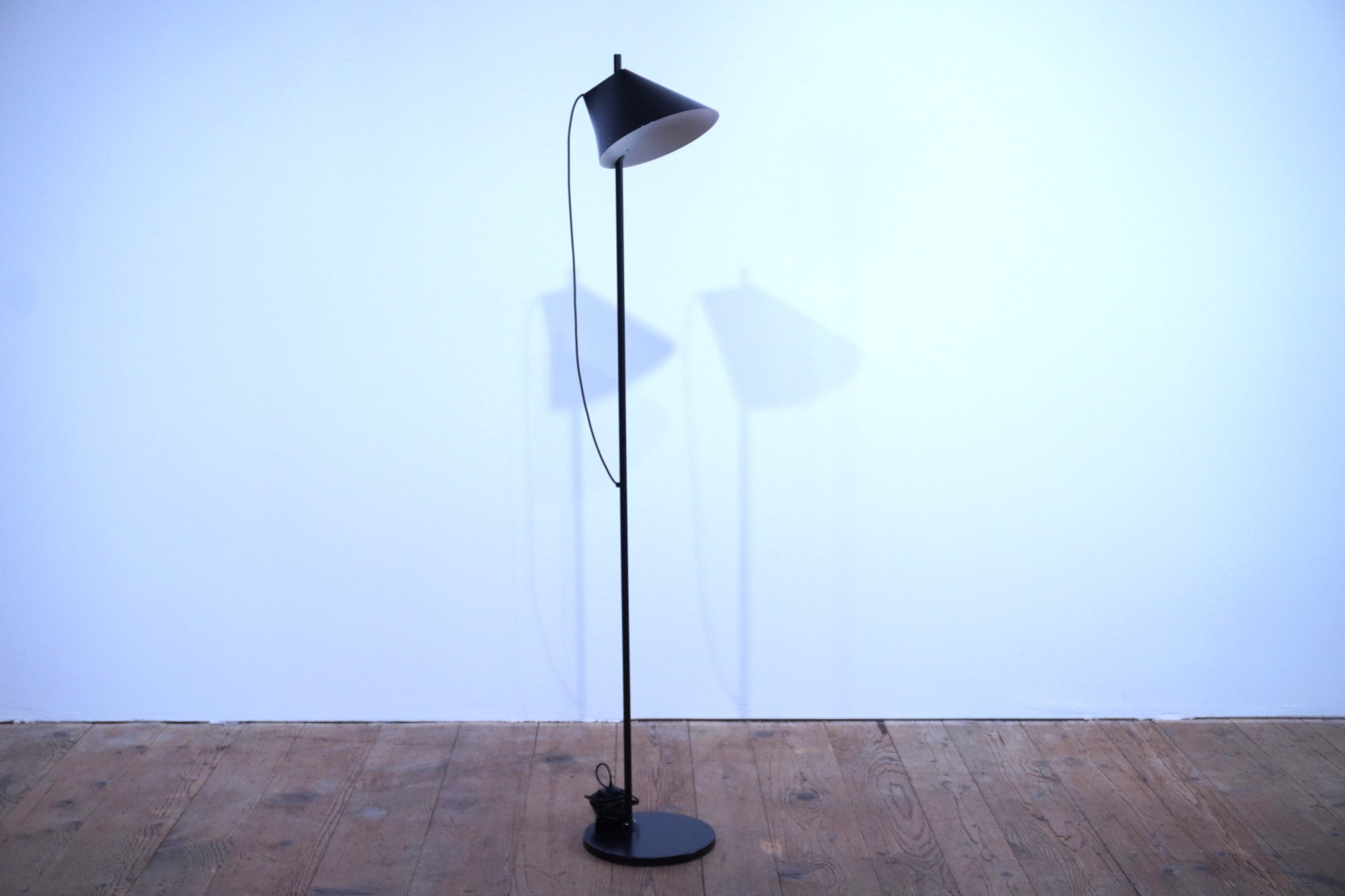 Louis Poulsen YUH Stehleuchte schwarz 140cm