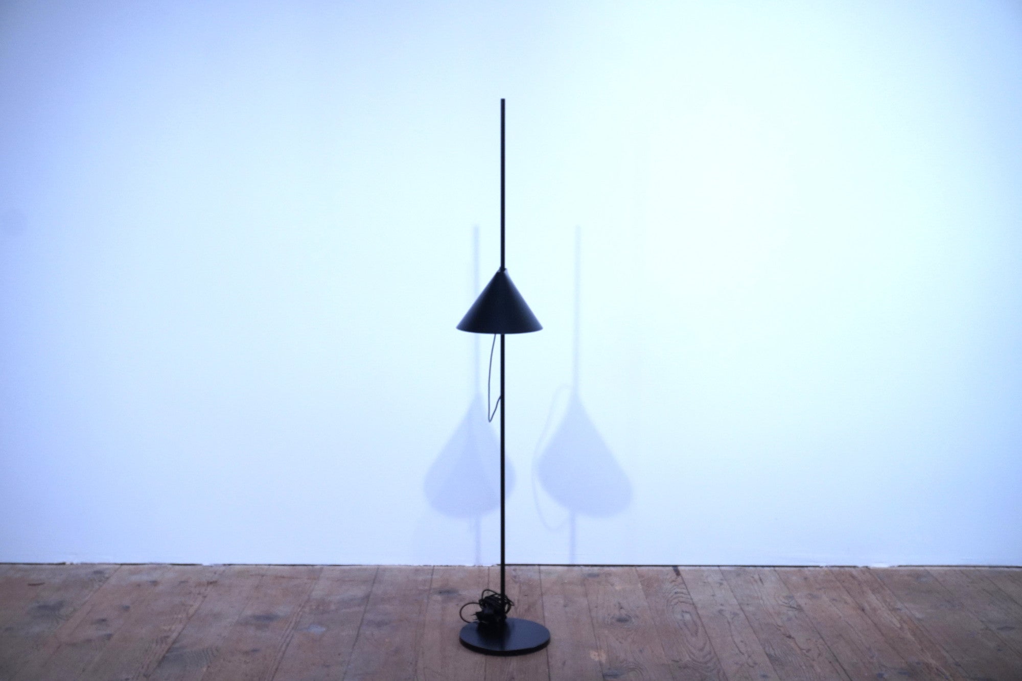 Louis Poulsen YUH Stehleuchte schwarz 140cm
