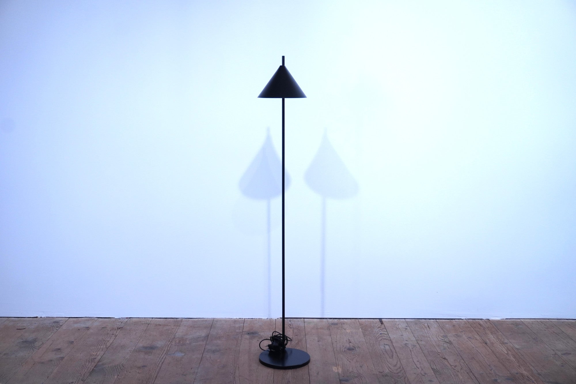 Louis Poulsen YUH Stehleuchte schwarz 140cm