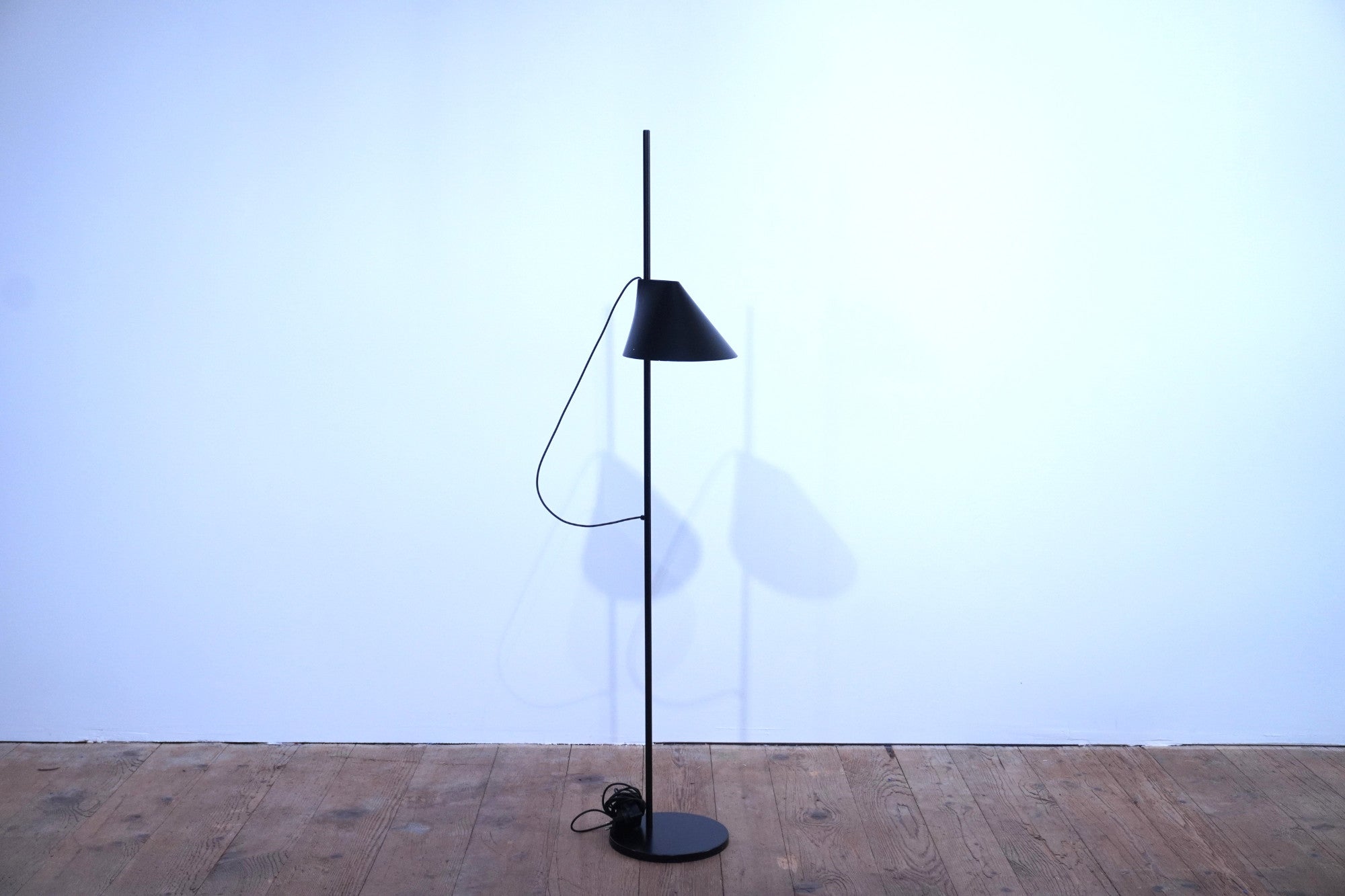 Louis Poulsen YUH Stehleuchte schwarz 140cm