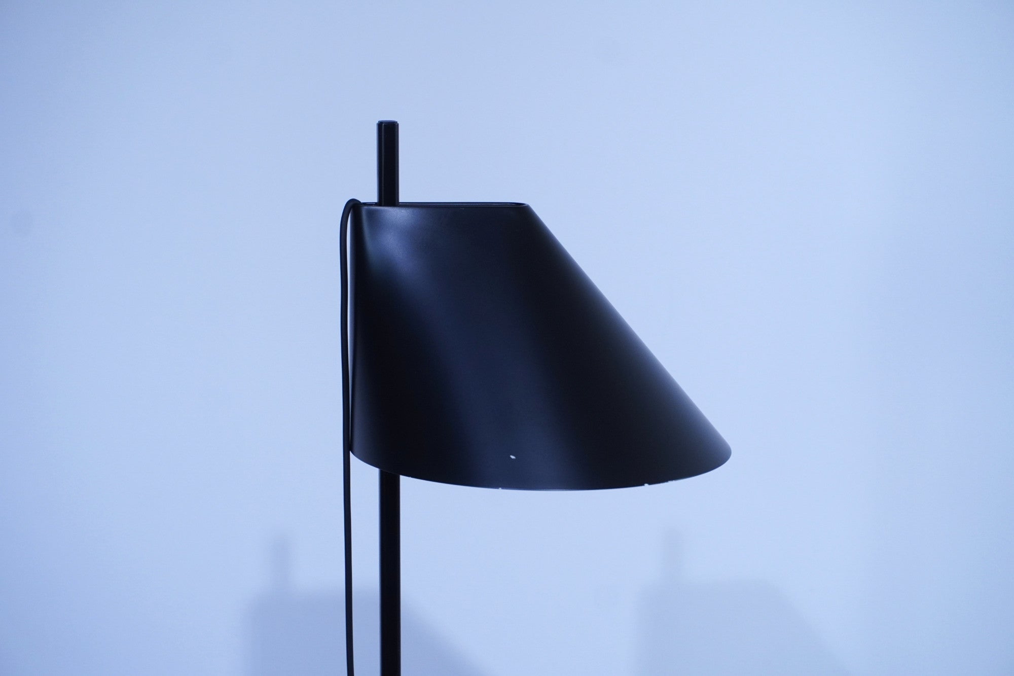 Louis Poulsen YUH Stehleuchte schwarz 140cm