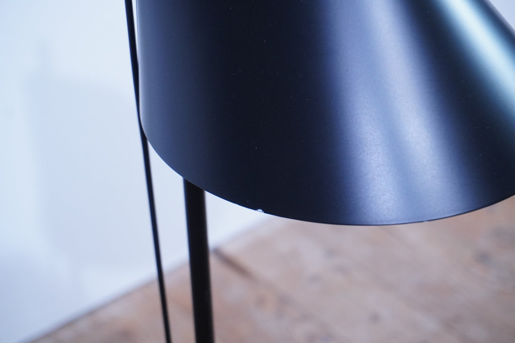 Louis Poulsen YUH Tischleuchte schwarz 61cm