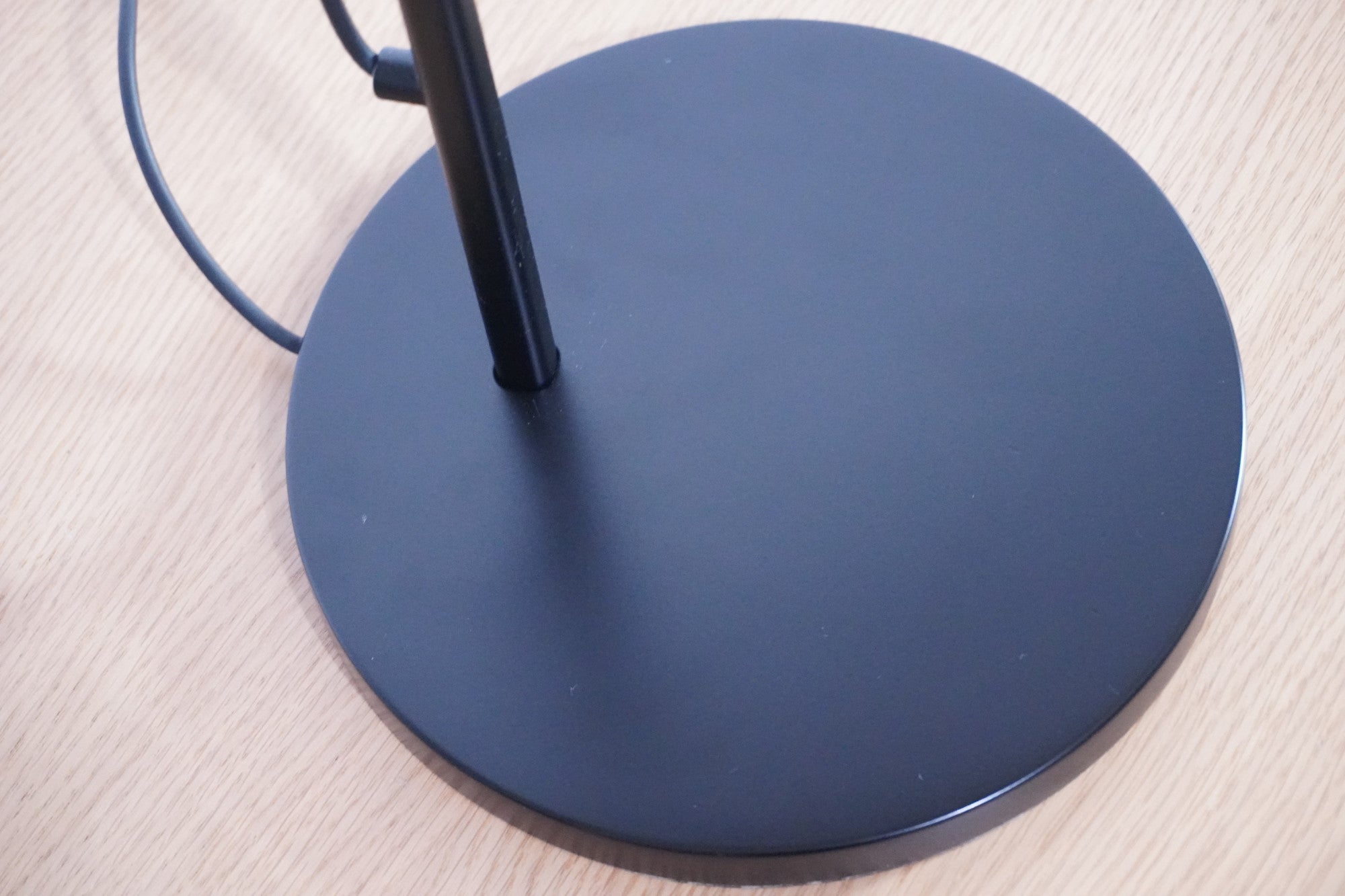 Louis Poulsen YUH Tischleuchte schwarz 61cm