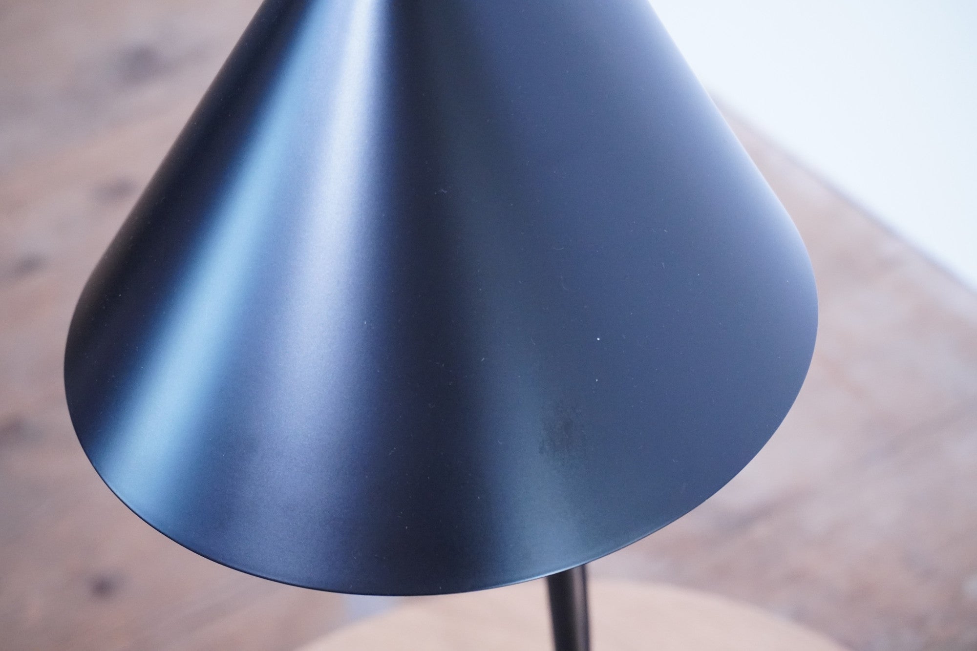 Louis Poulsen YUH Tischleuchte schwarz 61cm