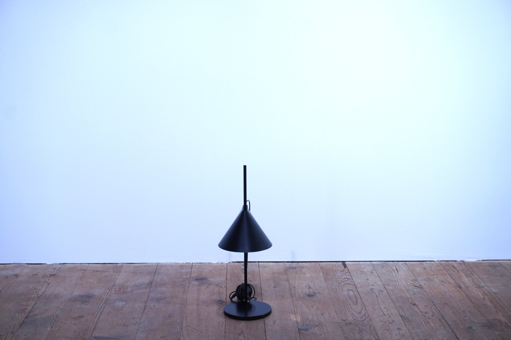 Louis Poulsen YUH Tischleuchte schwarz 61cm