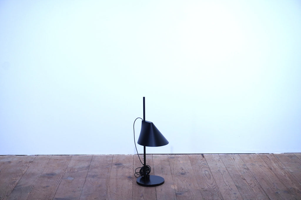 Louis Poulsen YUH Tischleuchte schwarz 61cm