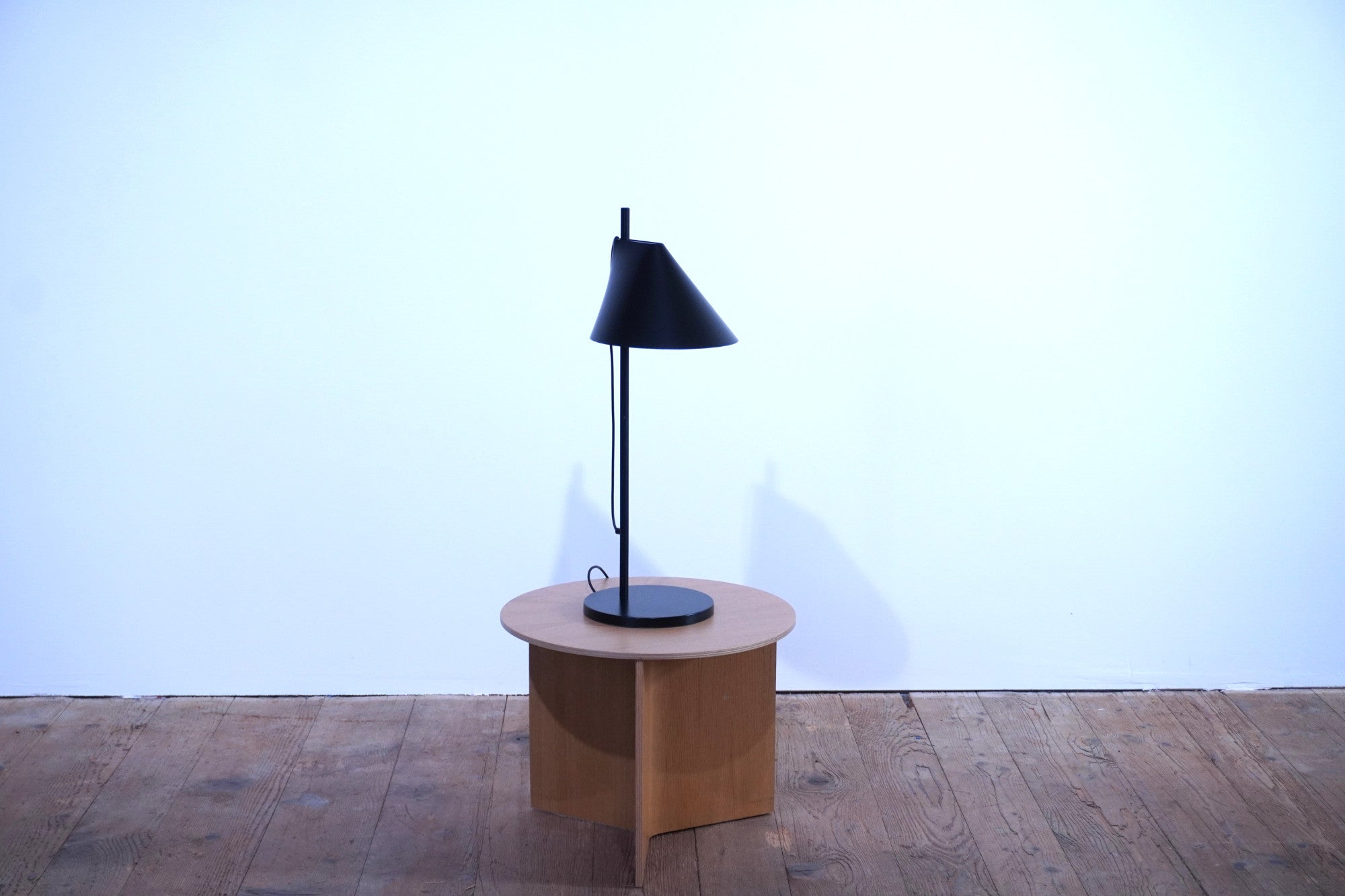 Louis Poulsen YUH Tischleuchte schwarz 61cm