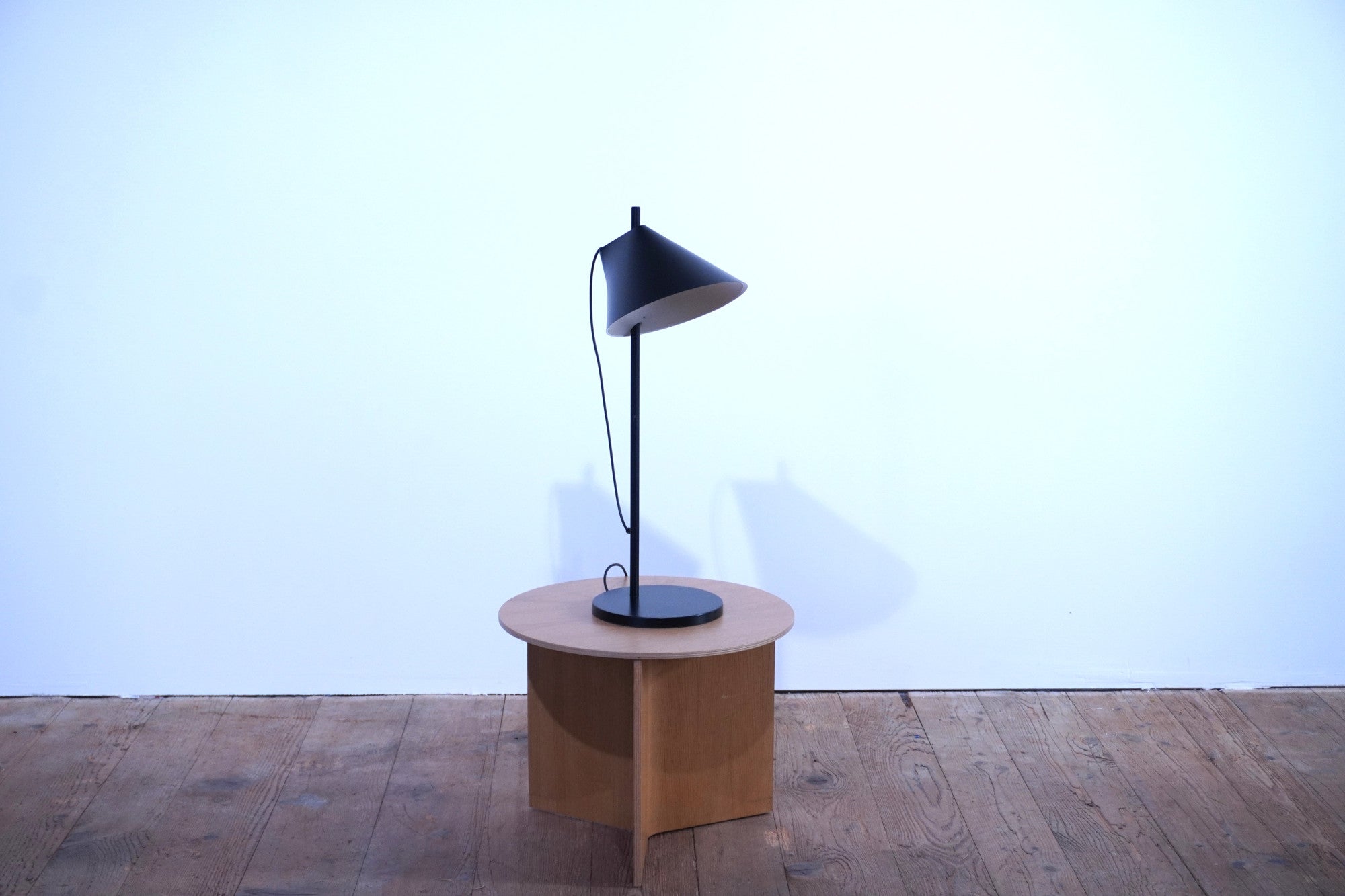 Louis Poulsen YUH Tischleuchte schwarz 61cm