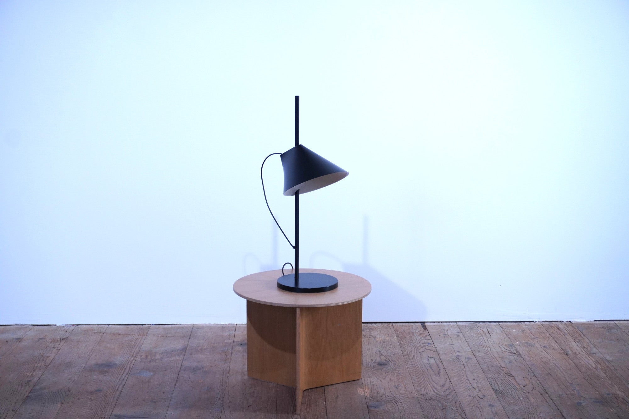 Louis Poulsen YUH Tischleuchte schwarz 61cm