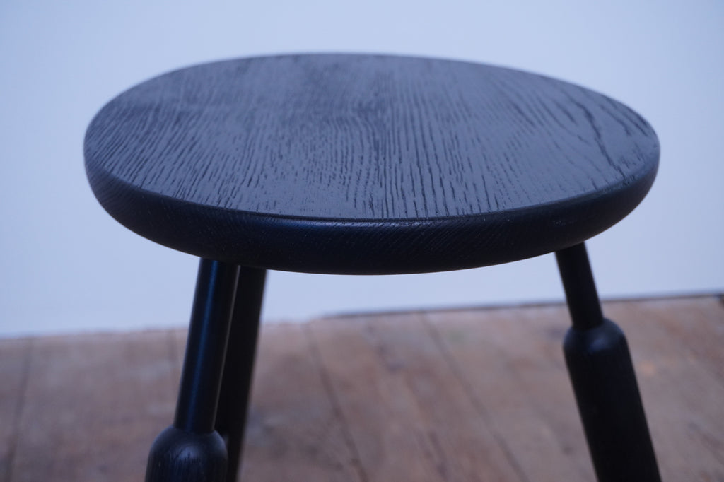 &Tradition Hocker Norm NA3 Eiche schwarz