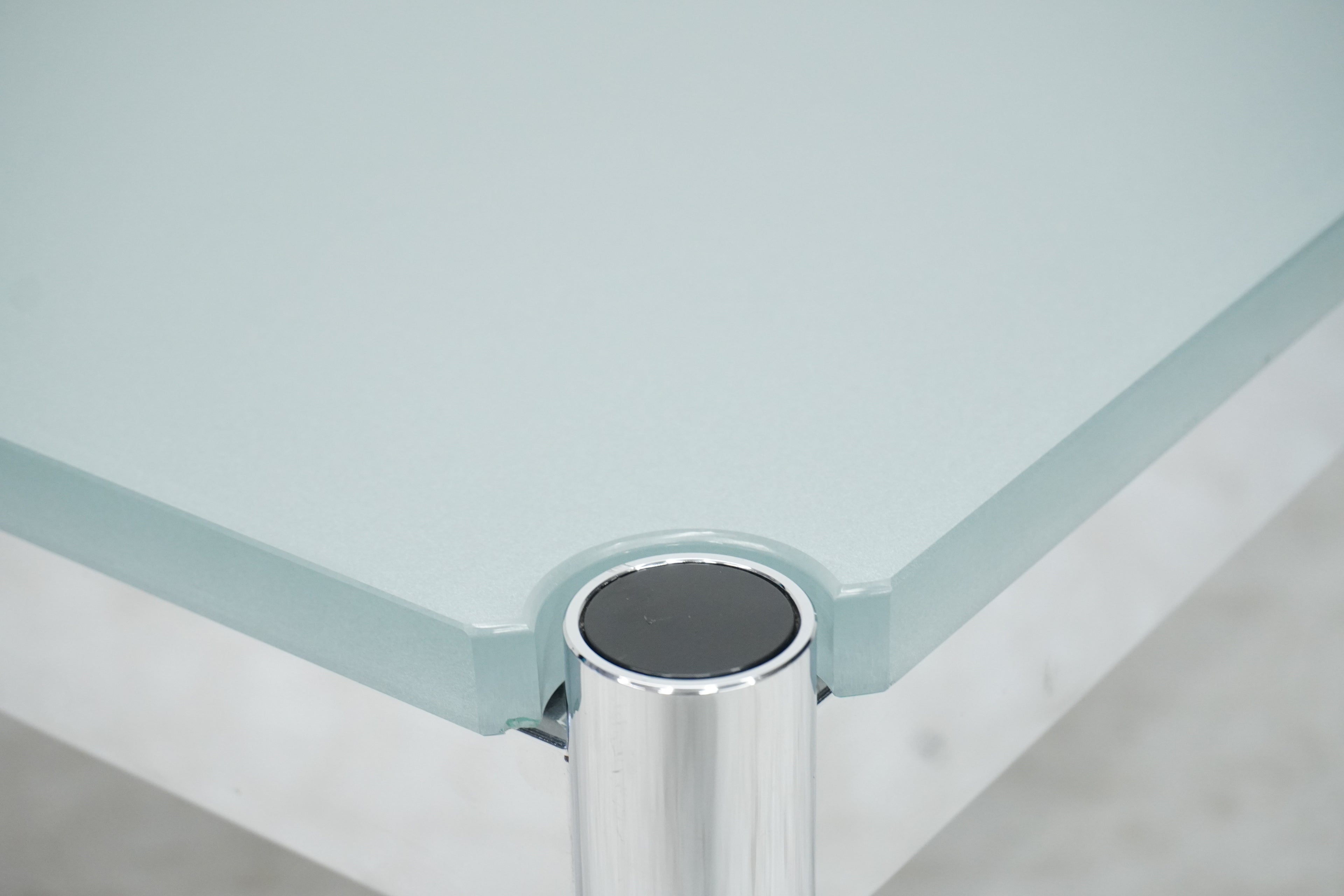 USM Haller Tisch niedrig Glas 75x75x37cm