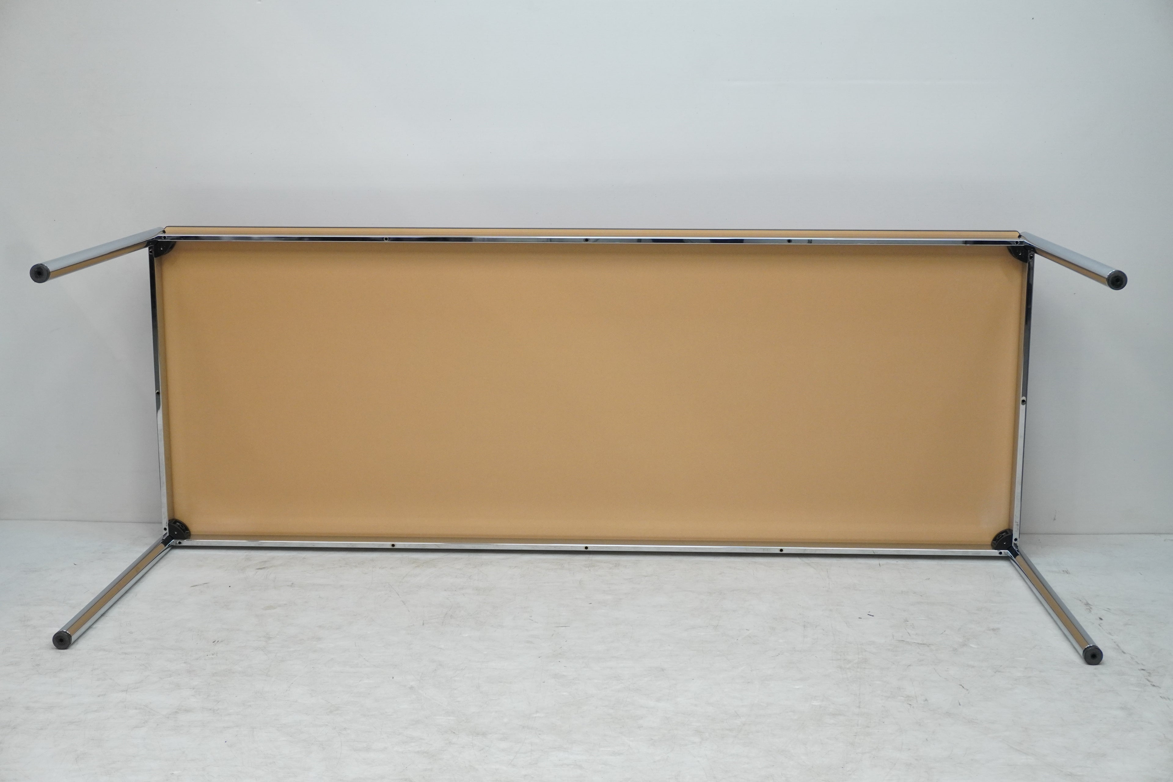 USM Haller Tisch 200 x 75 cm Linoleum rot