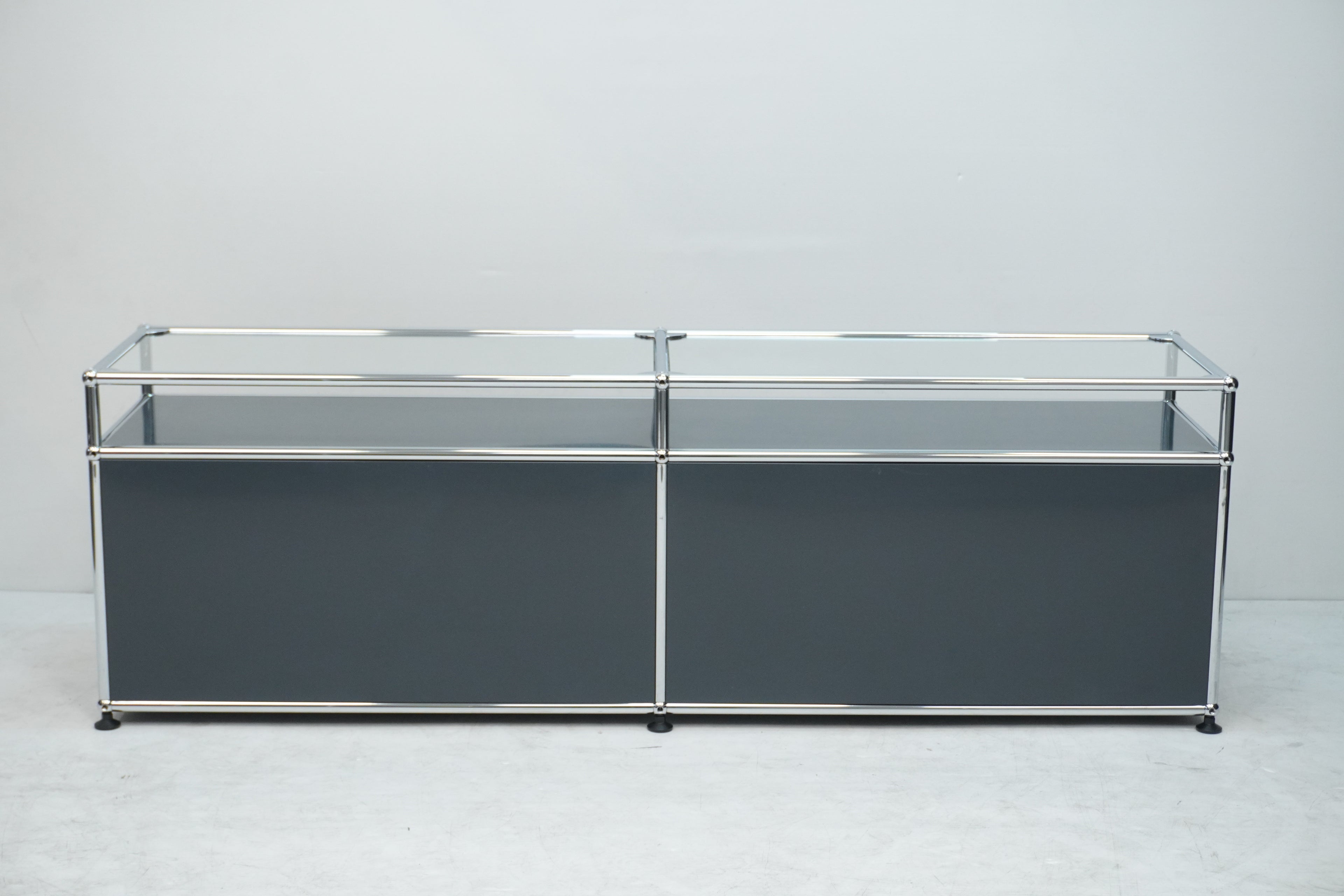 USM Haller Regal 2x1 anthrazitgrau mit Glas