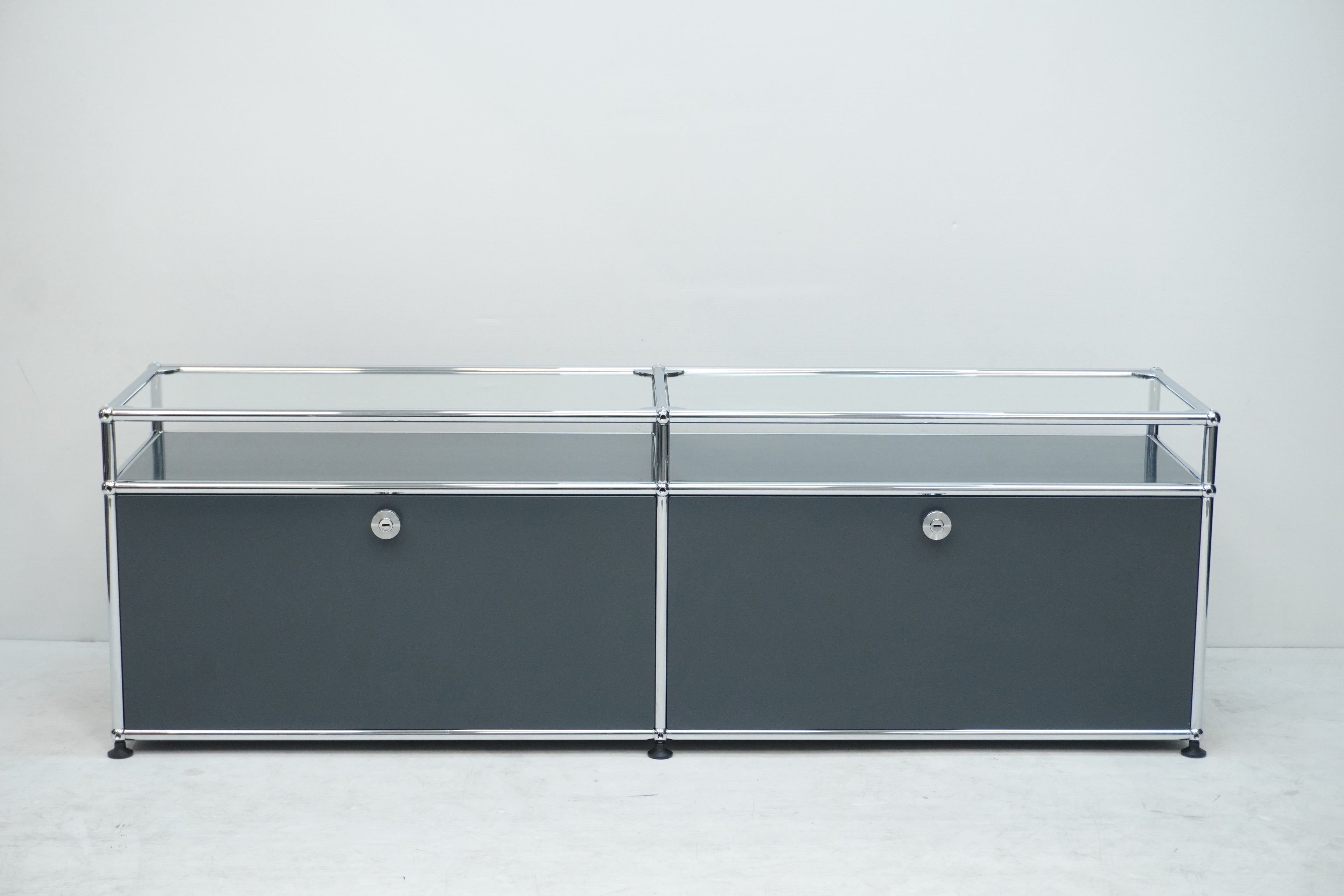 USM Haller Regal 2x1 anthrazitgrau mit Glas