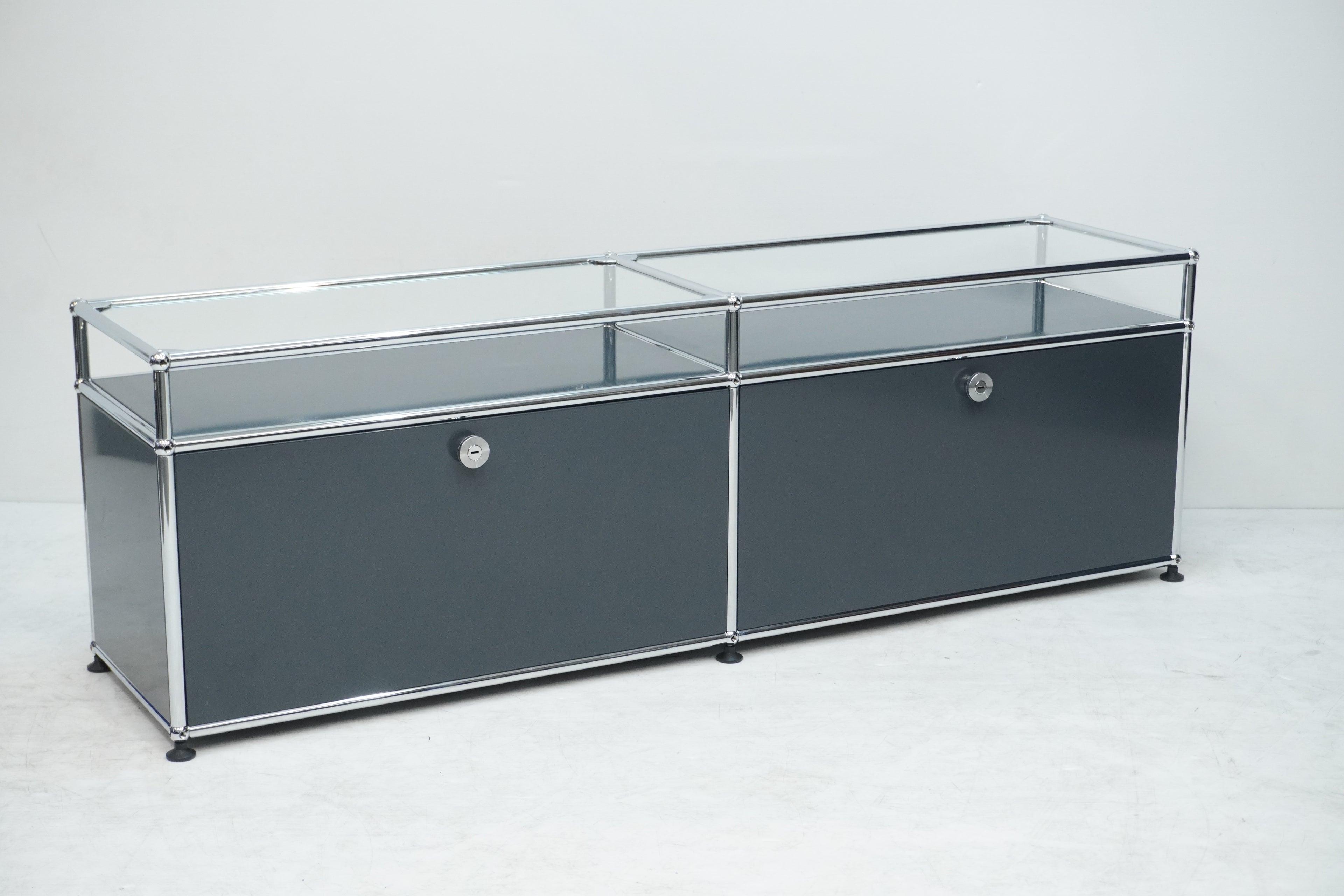 USM Haller Regal 2x1 anthrazitgrau mit Glas