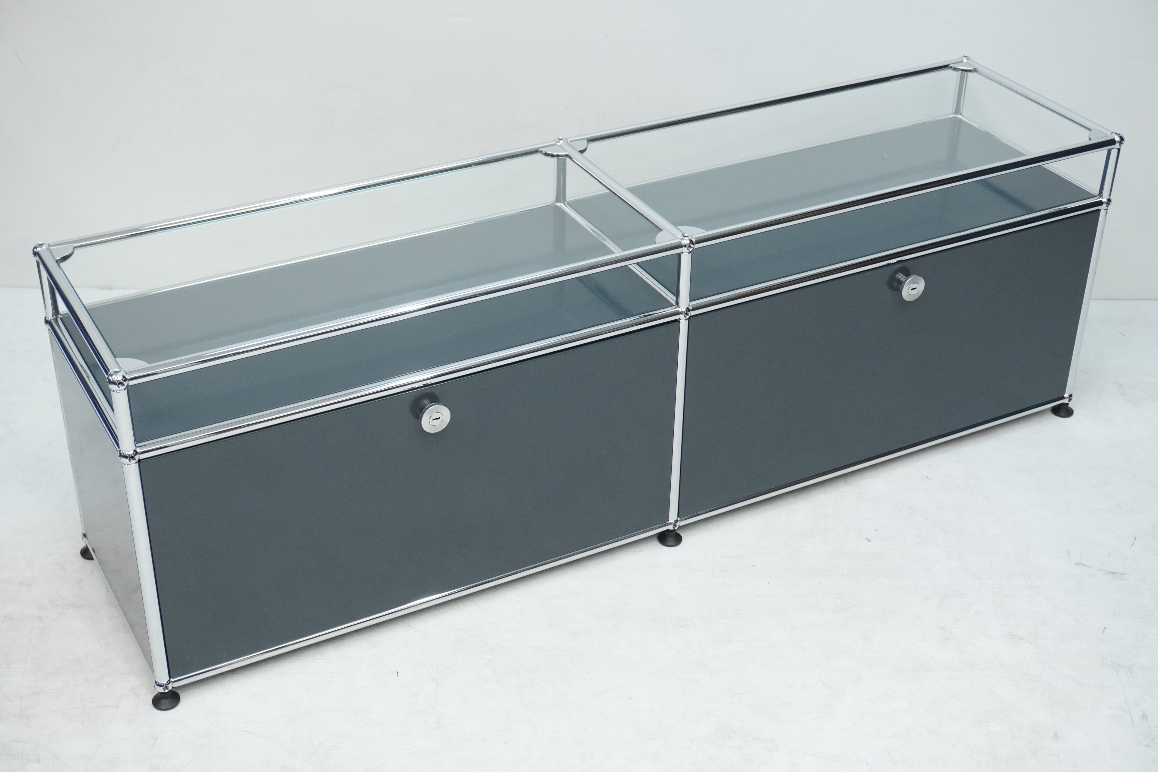 USM Haller Regal 2x1 anthrazitgrau mit Glas