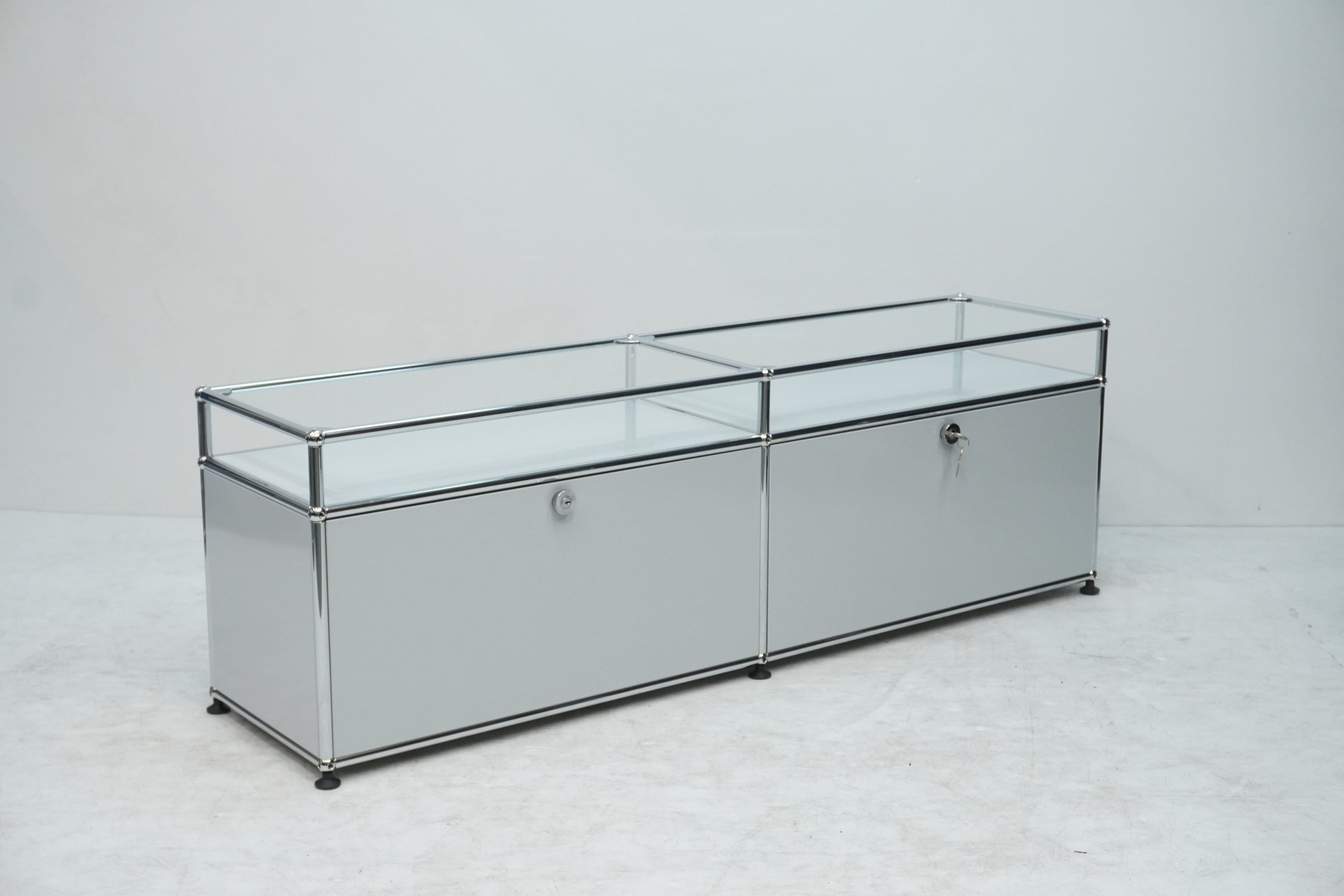 USM Haller Regal 2x1 lichtgrau mit Glas