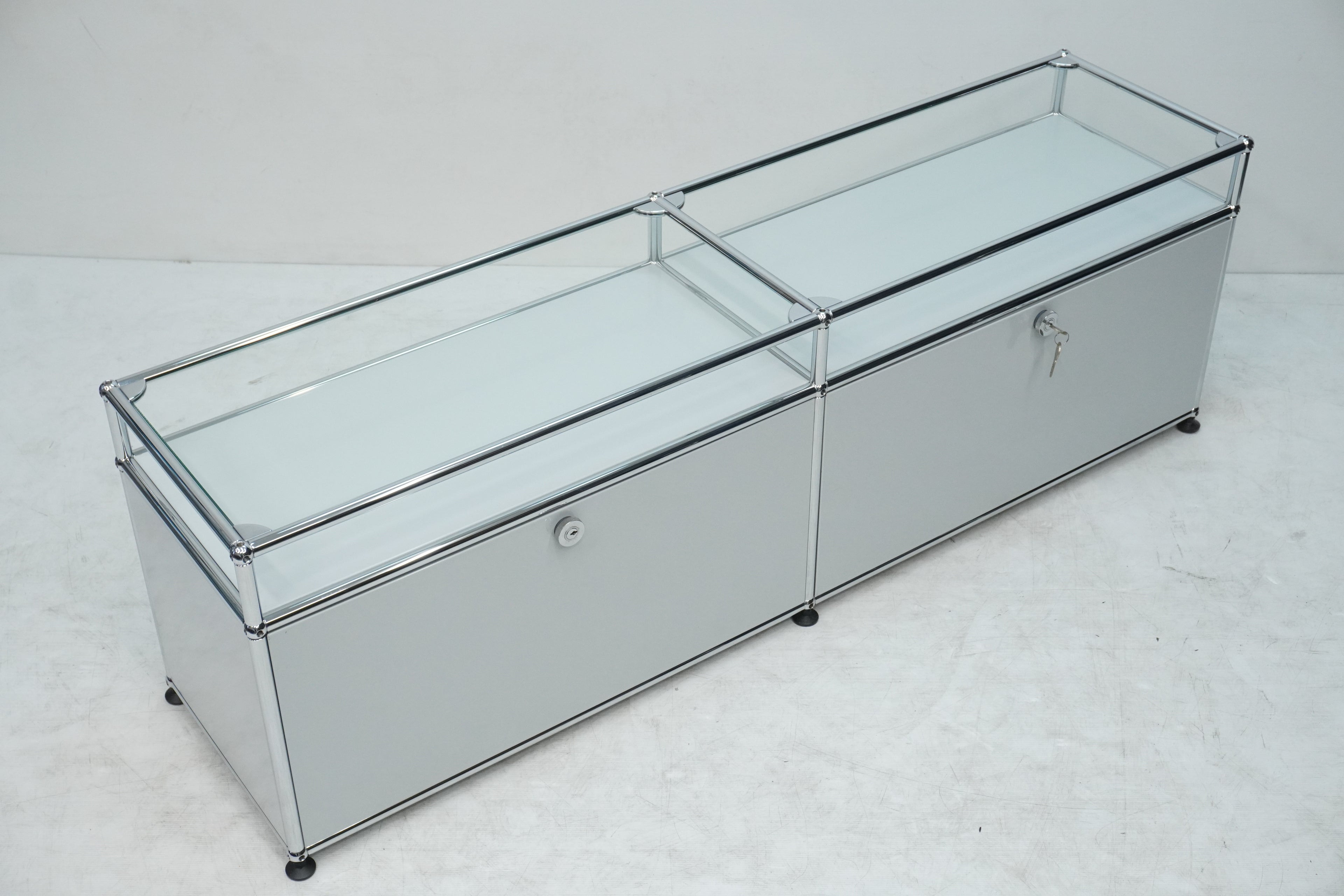 USM Haller Regal 2x1 lichtgrau mit Glas