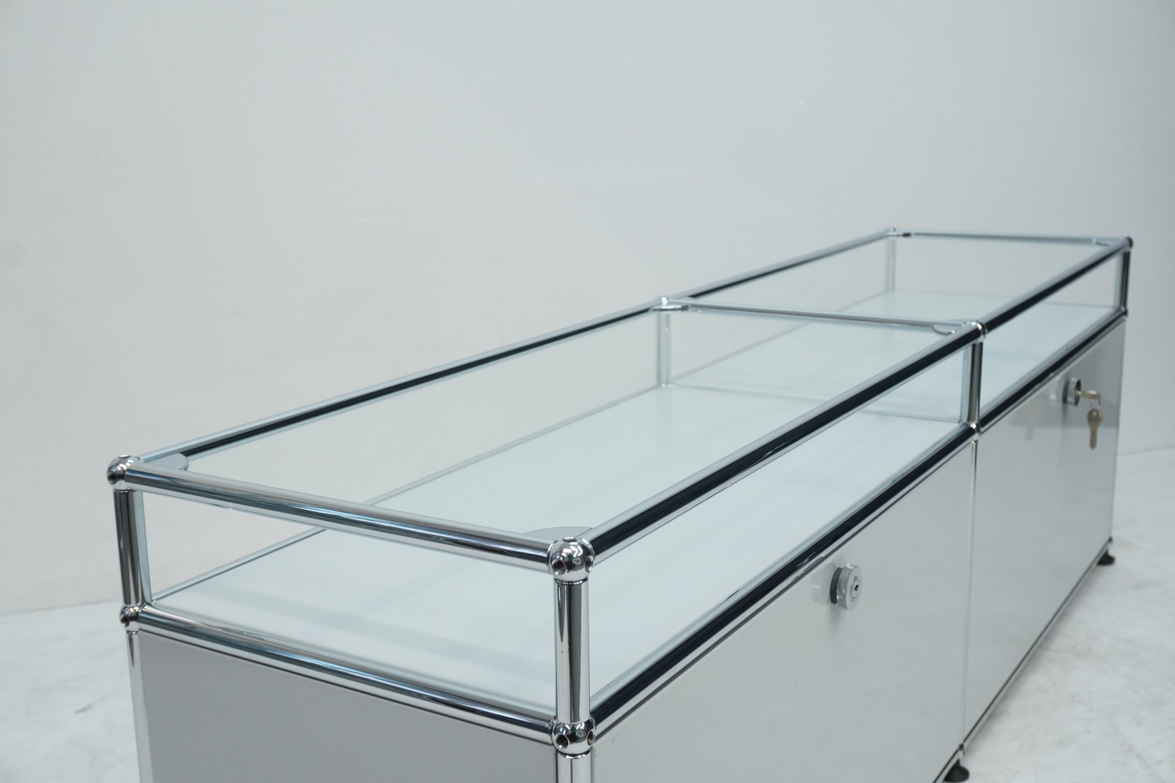USM Haller Regal 2x1 lichtgrau mit Glas