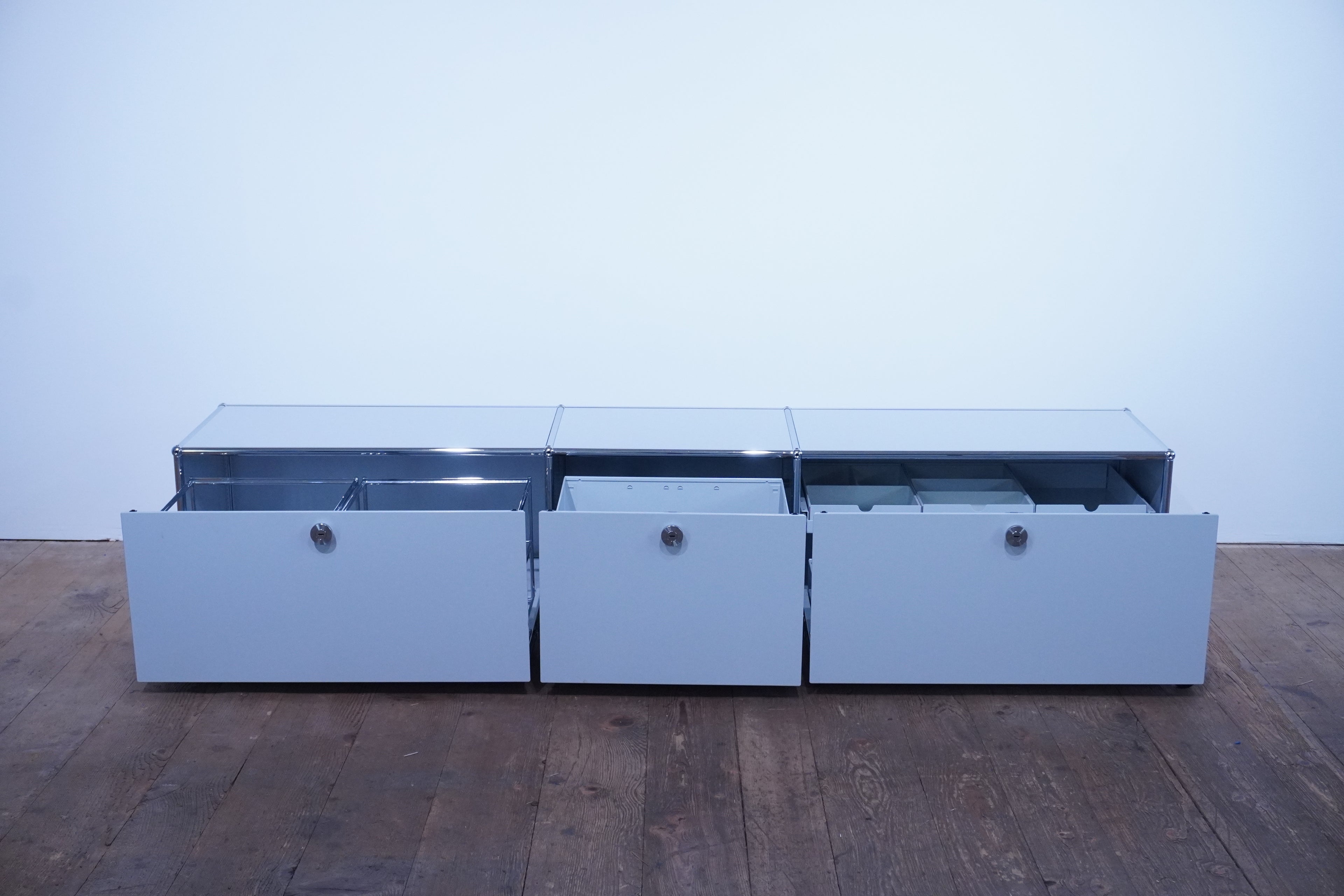 USM Haller Regal 3x1 lichtgrau mit Schubladen