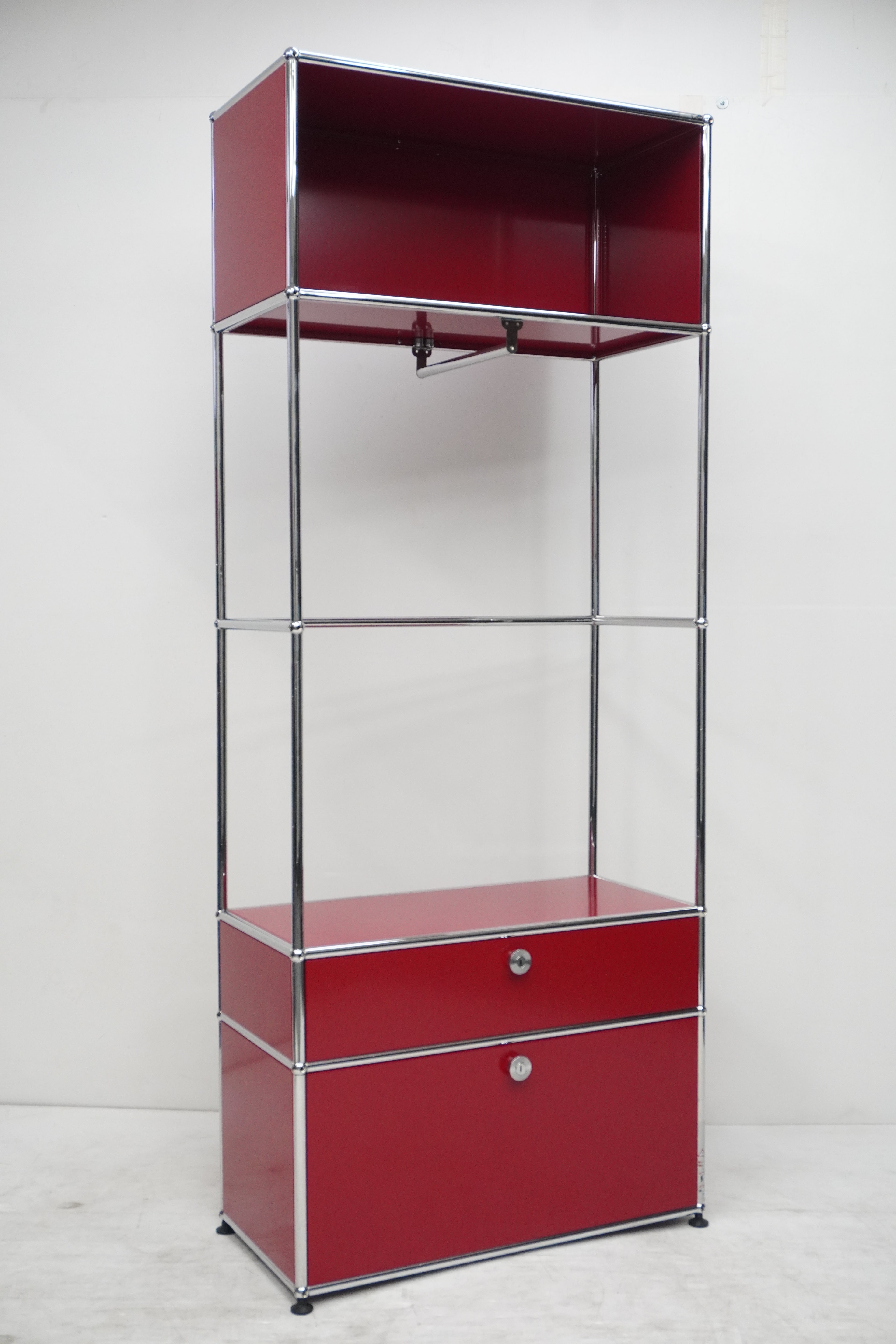 USM Haller Regal Garderobe 75x35x188 rubinrot