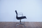 Vitra Eames Alu Chair EA107 Hopsak nero