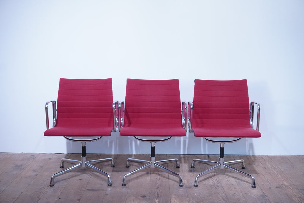 Vitra Eames Alu Chair EA107 Hopsak rot