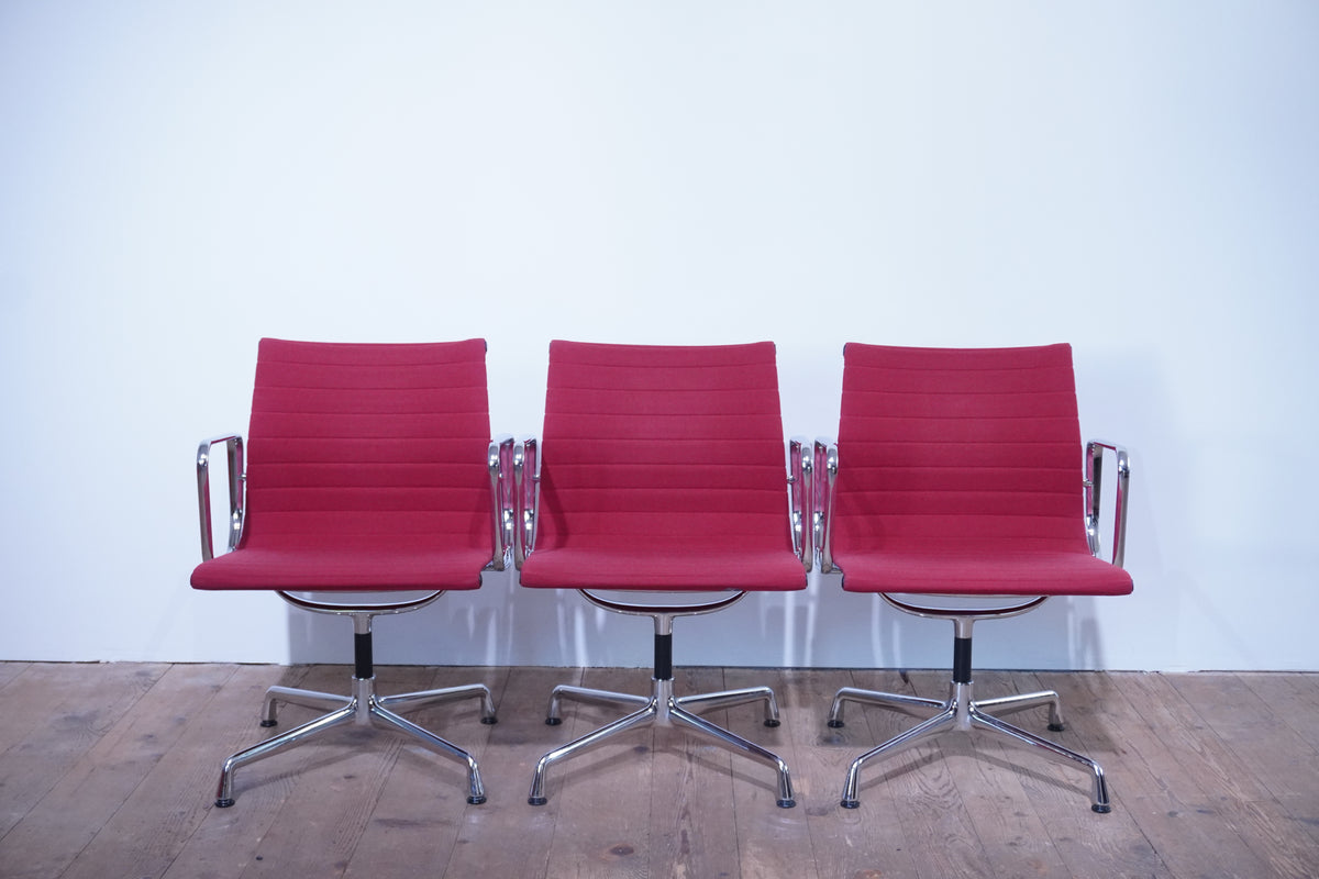 Vitra Eames Alu Chair EA107 Hopsak rot