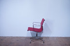 Vitra Eames Alu Chair EA107 Hopsak rot