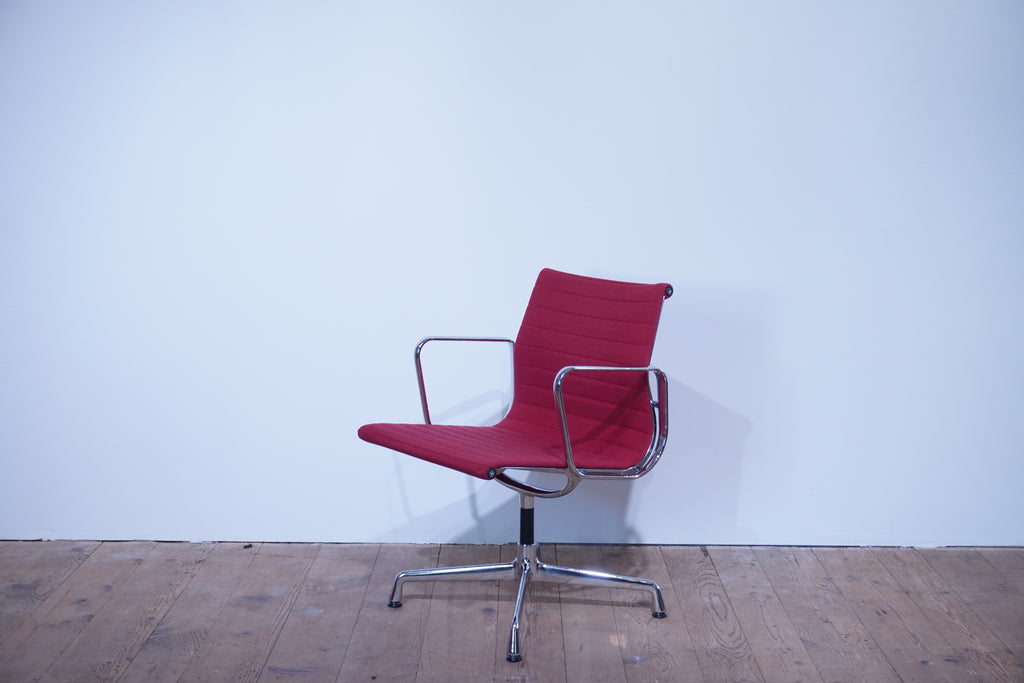 Vitra Eames Alu Chair EA107 Hopsak rot