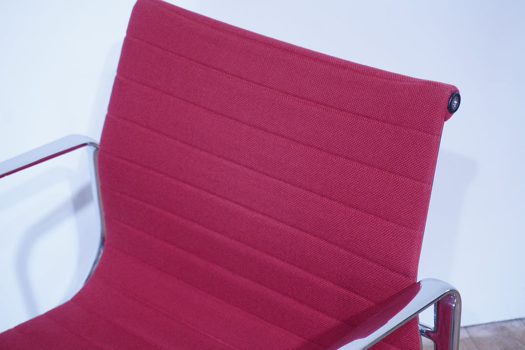 Vitra Eames Alu Chair EA107 Hopsak rot