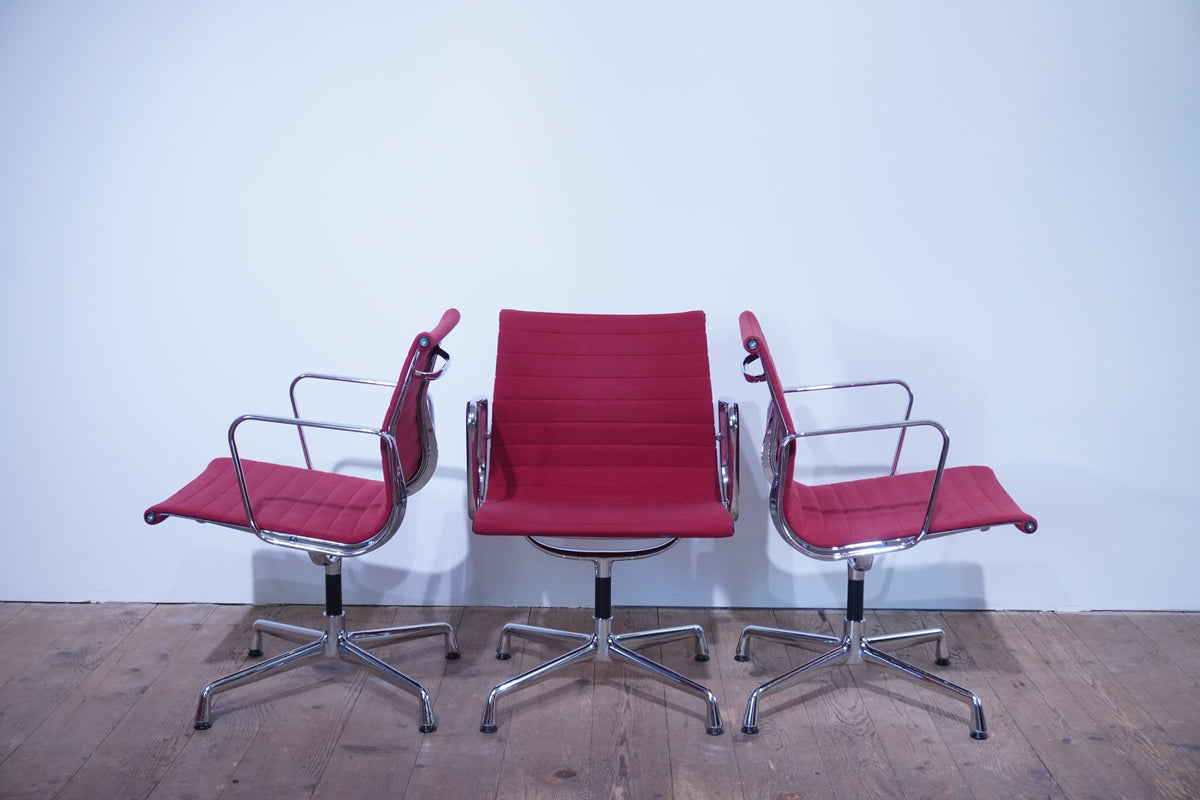 Vitra Eames Alu Chair EA107 Hopsak rot