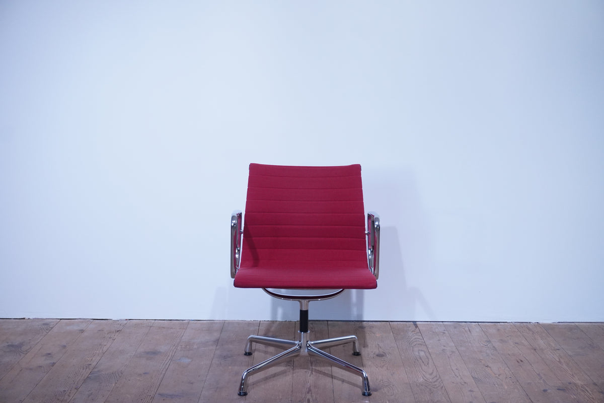 Vitra Eames Alu Chair EA107 Hopsak rot