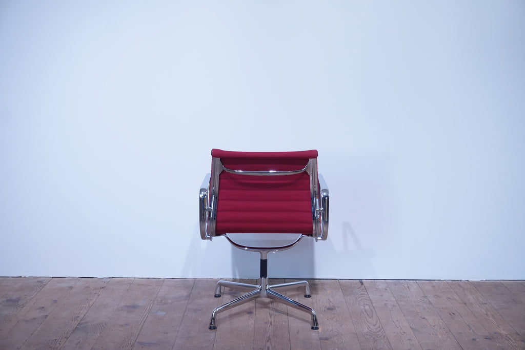 Vitra Eames Alu Chair EA107 Hopsak rot