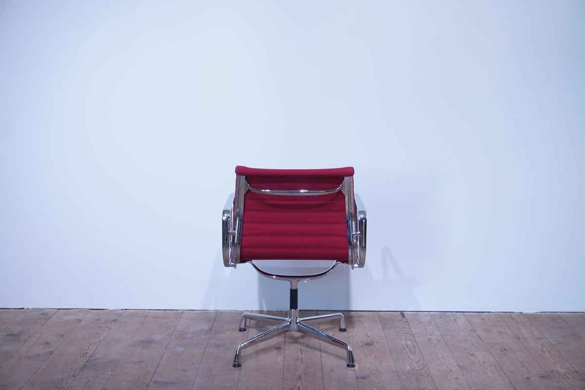 Vitra Eames Alu Chair EA107 Hopsak rot