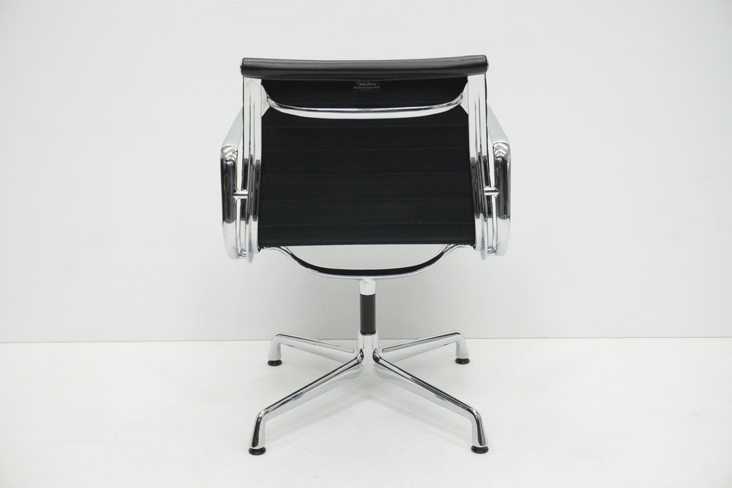 Vitra Eames Alu Chair EA107 Leder nero