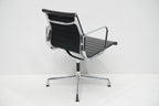 Vitra Eames Alu Chair EA107 Leder nero