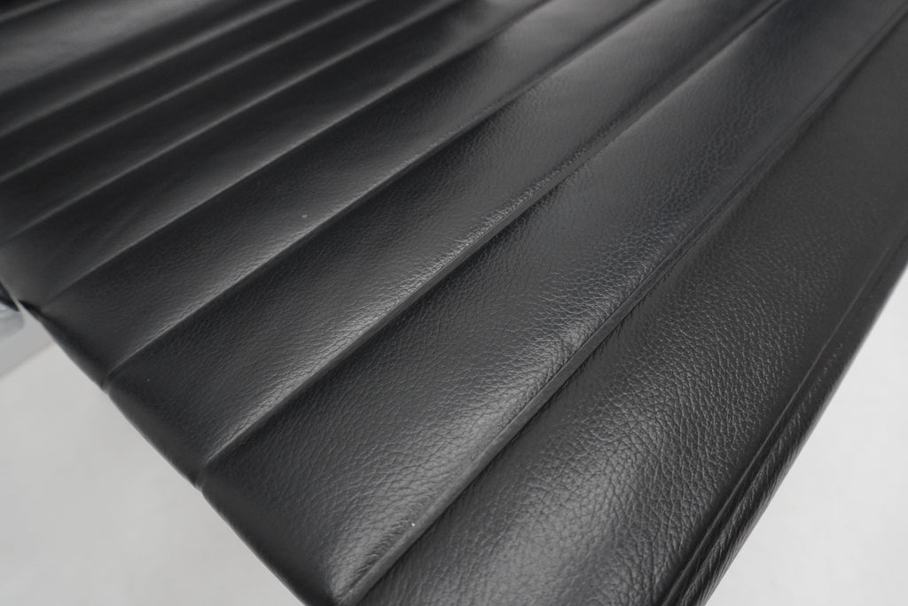 Vitra Eames Alu Chair EA107 Leder nero