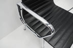 Vitra Eames Alu Chair EA107 Leder nero