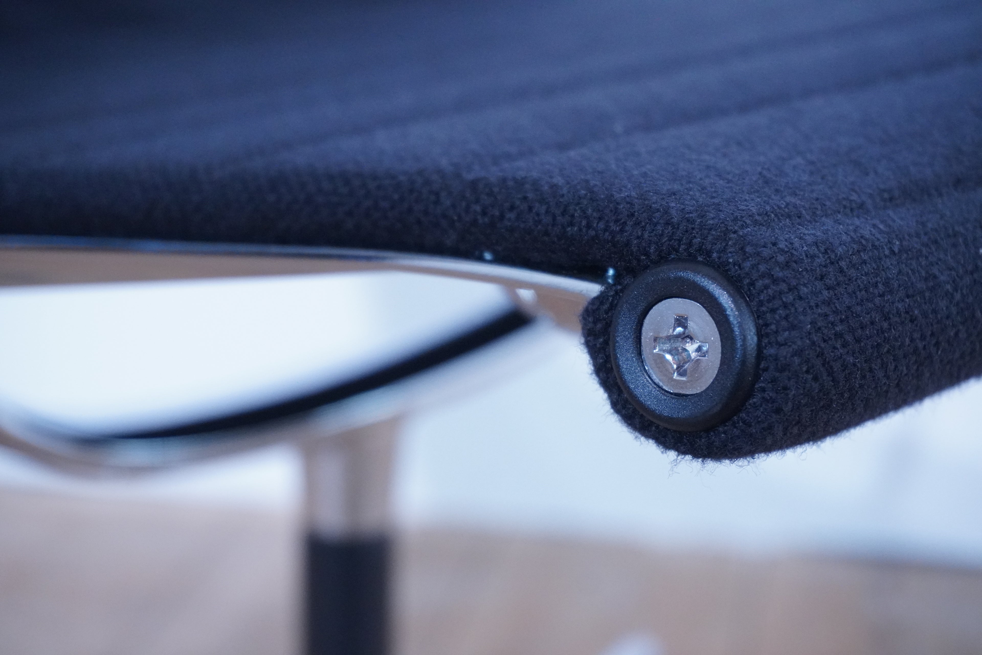 Vitra Eames Alu Chair EA108 Hopsak nero
