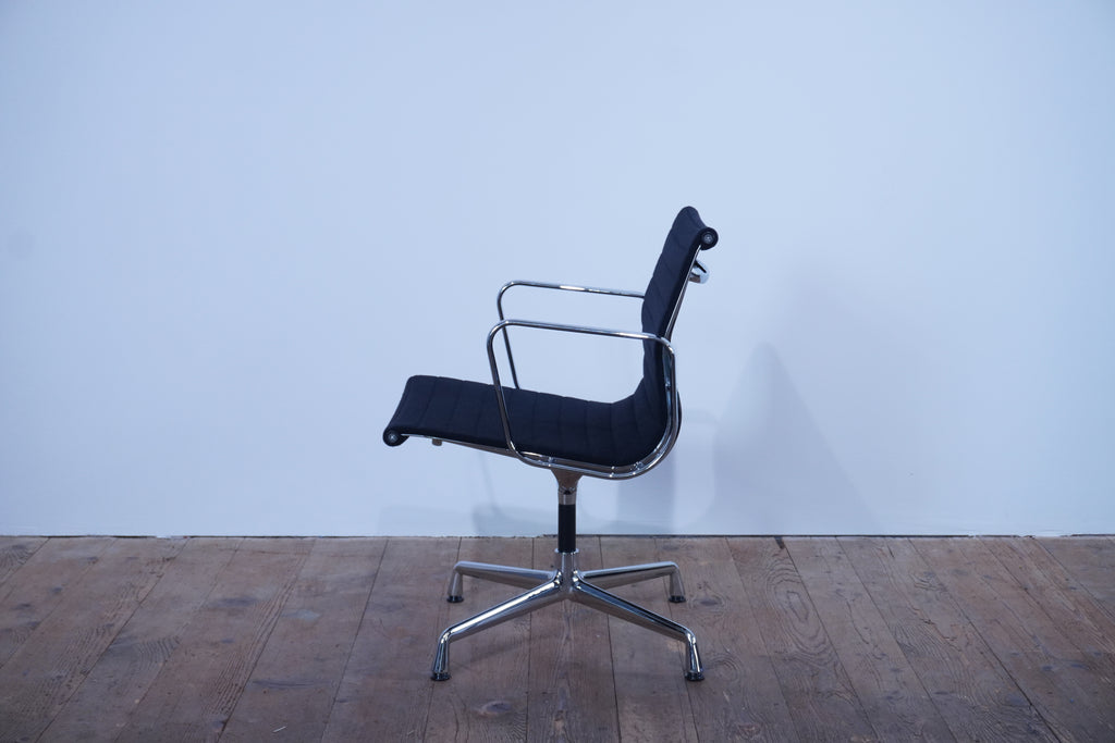 Vitra Eames Alu Chair EA108 Hopsak nero